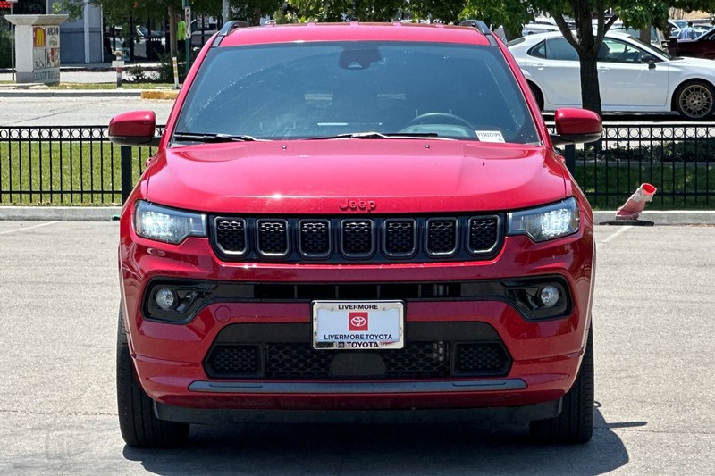 Jeep Compass Vehicle Full-screen Gallery Image 09
