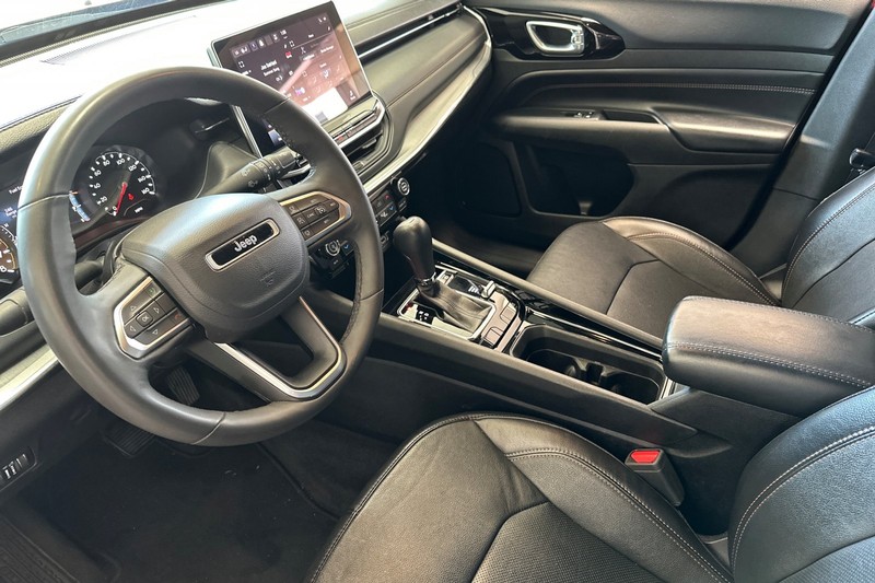 Jeep Compass Vehicle Full-screen Gallery Image 10