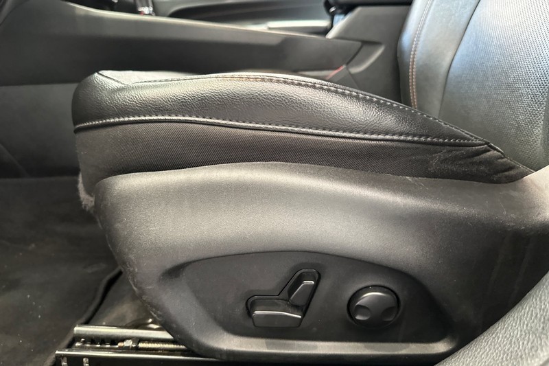 Jeep Compass Vehicle Full-screen Gallery Image 13