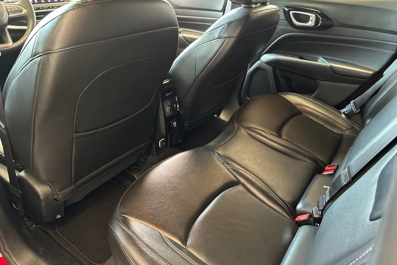 Jeep Compass Vehicle Full-screen Gallery Image 14