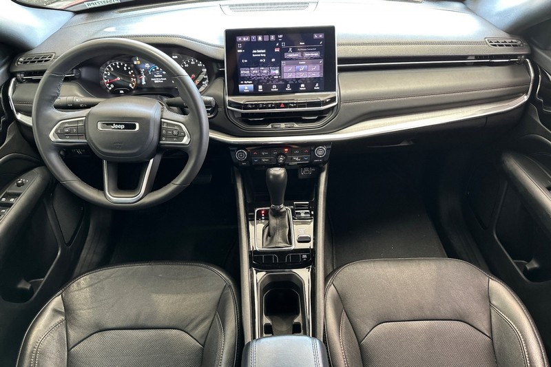 Jeep Compass Vehicle Full-screen Gallery Image 15
