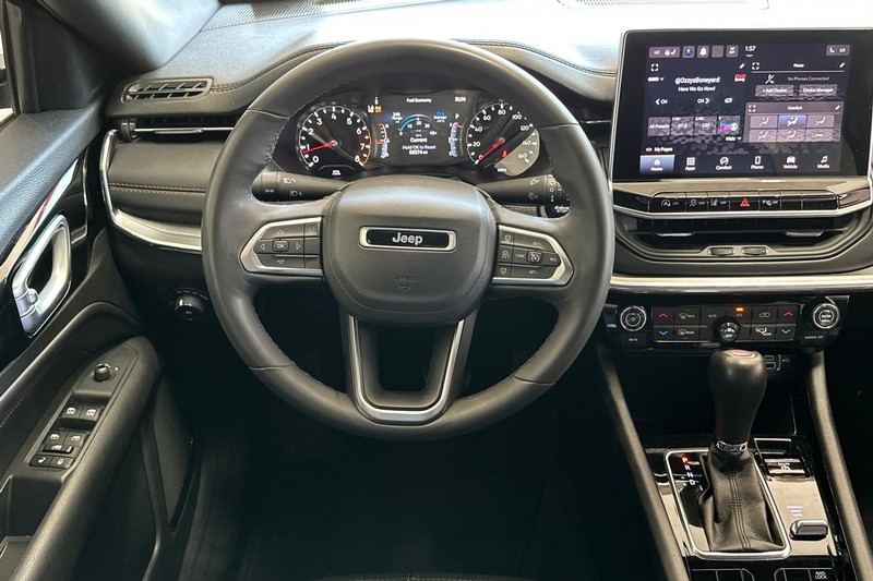 Jeep Compass Vehicle Full-screen Gallery Image 16