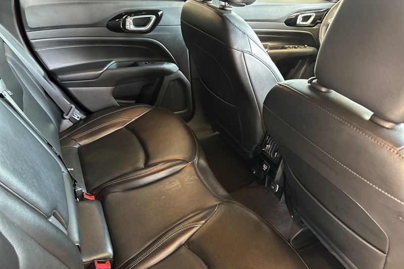 Jeep Compass Vehicle Full-screen Gallery Image 18