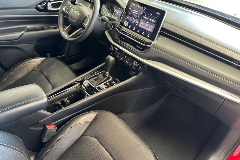 Jeep Compass Vehicle Full-screen Gallery Image 19