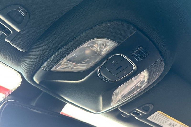 Jeep Compass Vehicle Full-screen Gallery Image 24