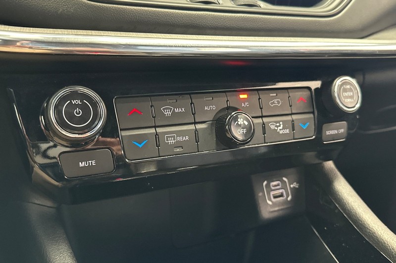 Jeep Compass Vehicle Full-screen Gallery Image 28