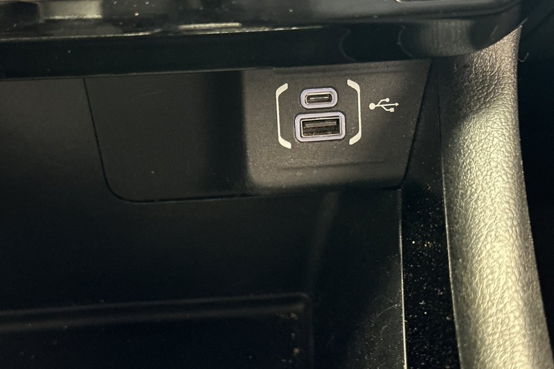 Jeep Compass Vehicle Full-screen Gallery Image 29