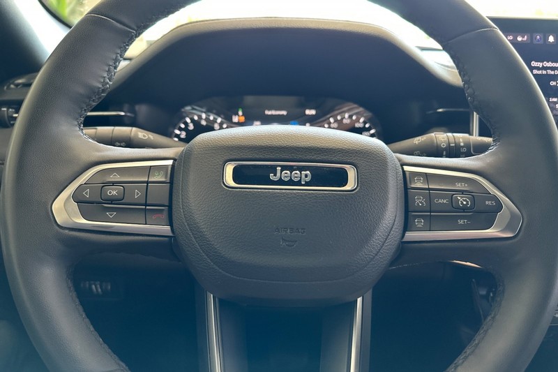Jeep Compass Vehicle Full-screen Gallery Image 33