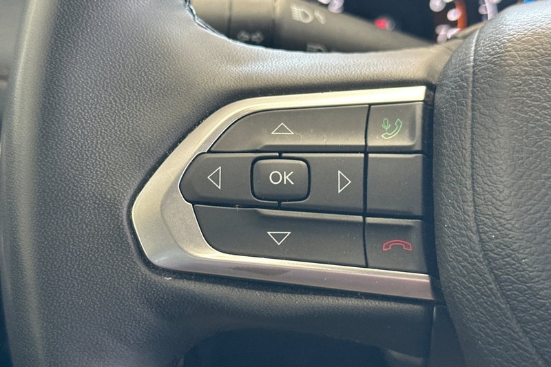 Jeep Compass Vehicle Full-screen Gallery Image 34