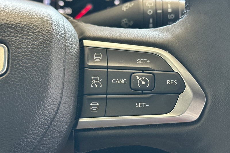 Jeep Compass Vehicle Full-screen Gallery Image 36