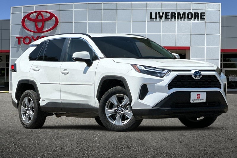 Toyota RAV4 Vehicle Full-screen Gallery Image 02