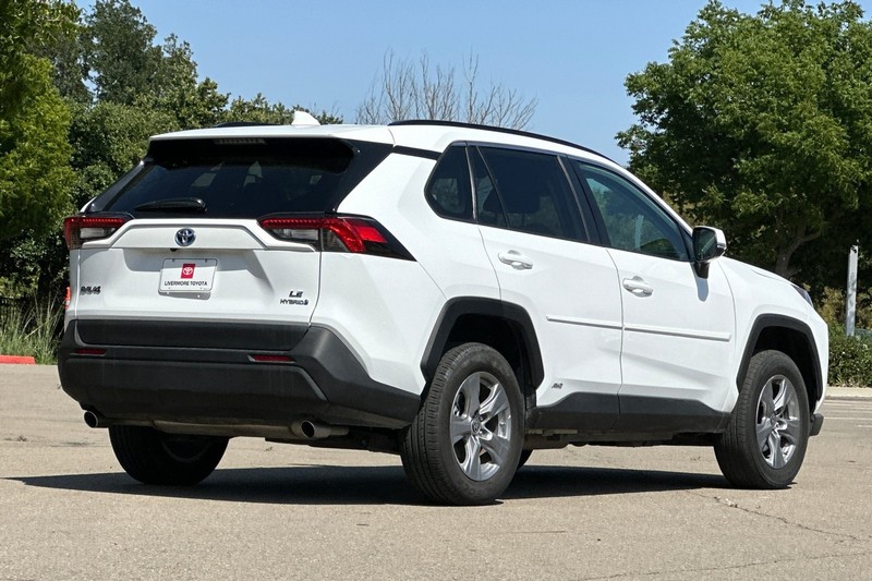 Toyota RAV4 Vehicle Full-screen Gallery Image 04