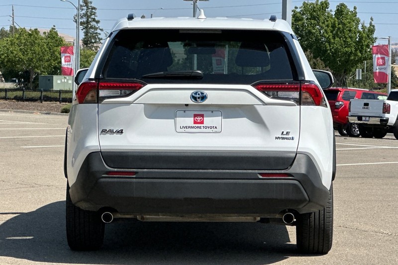 Toyota RAV4 Vehicle Full-screen Gallery Image 05