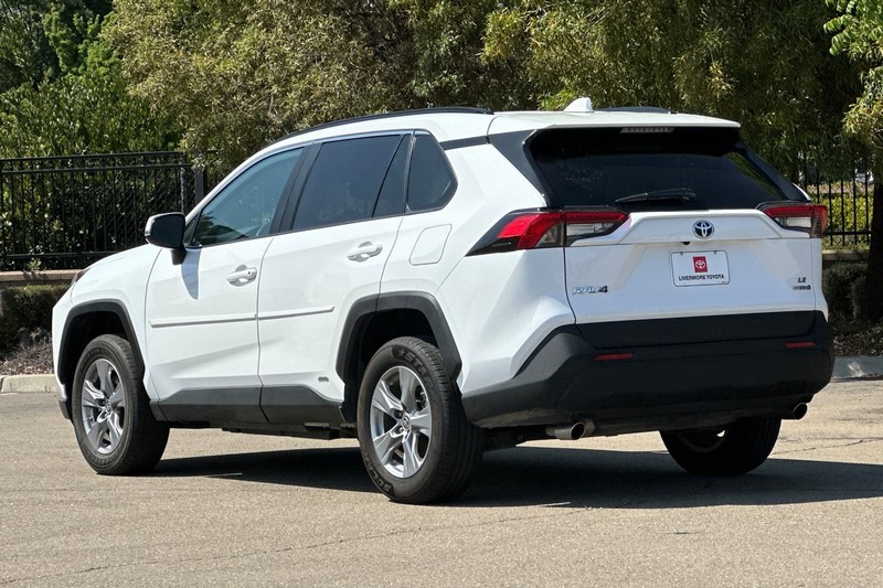 Toyota RAV4 Vehicle Full-screen Gallery Image 06