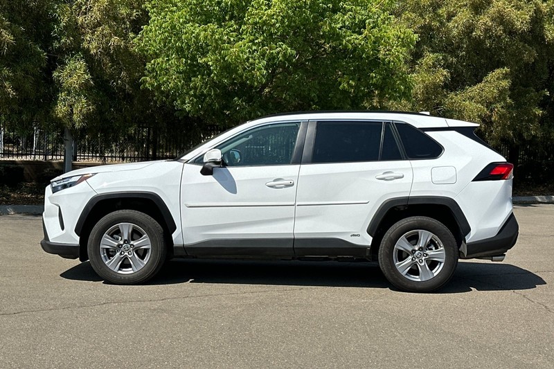 Toyota RAV4 Vehicle Full-screen Gallery Image 07