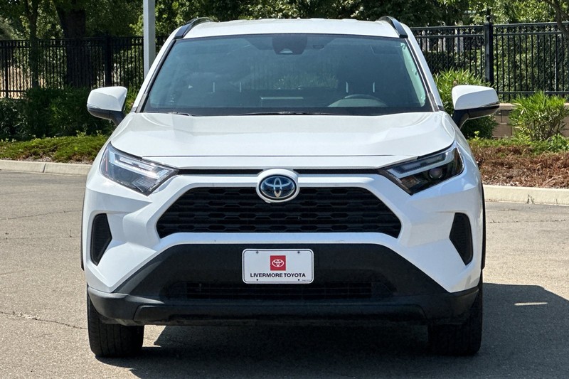 Toyota RAV4 Vehicle Full-screen Gallery Image 09