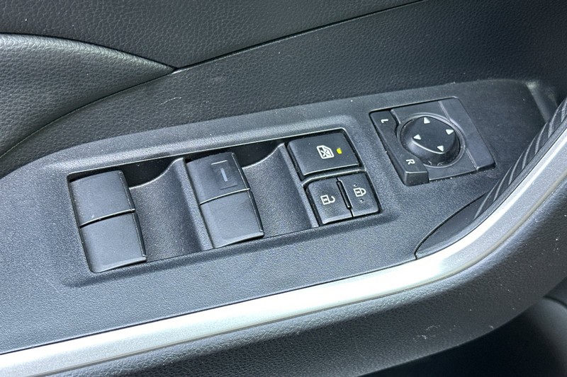 Toyota RAV4 Vehicle Full-screen Gallery Image 12