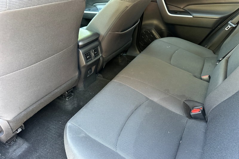 Toyota RAV4 Vehicle Full-screen Gallery Image 14