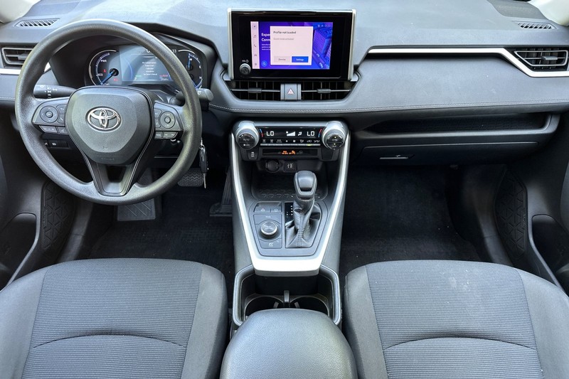 Toyota RAV4 Vehicle Full-screen Gallery Image 15