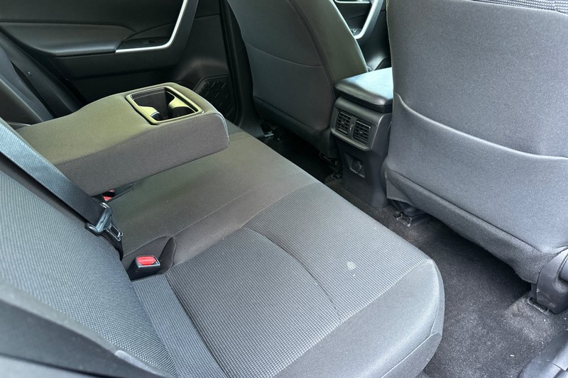 Toyota RAV4 Vehicle Full-screen Gallery Image 18