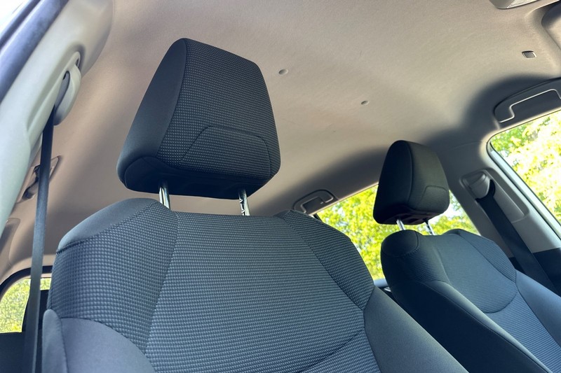 Toyota RAV4 Vehicle Full-screen Gallery Image 20