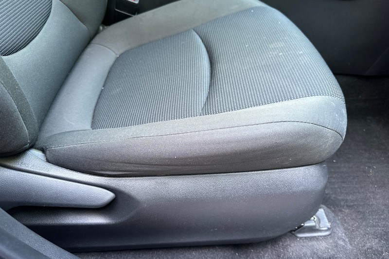 Toyota RAV4 Vehicle Full-screen Gallery Image 23