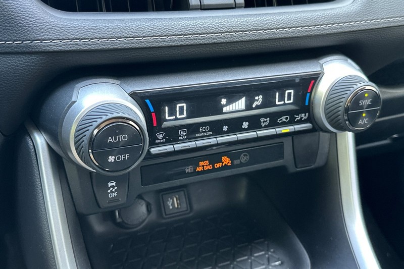 Toyota RAV4 Vehicle Full-screen Gallery Image 28