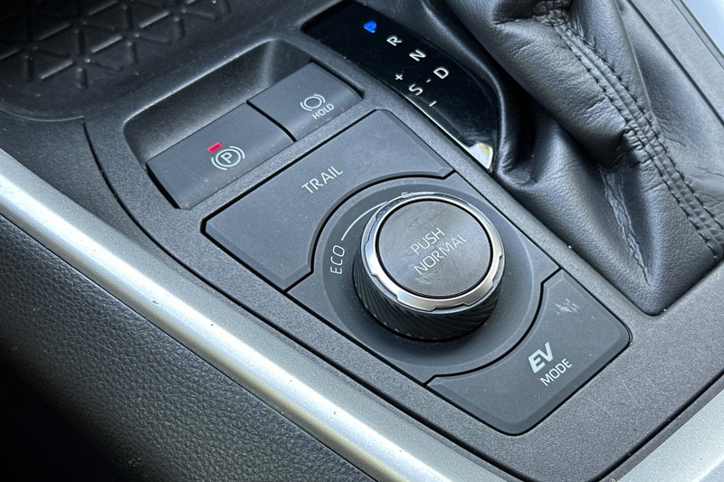 Toyota RAV4 Vehicle Full-screen Gallery Image 32