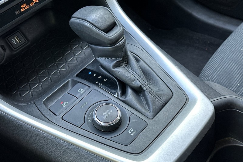 Toyota RAV4 Vehicle Full-screen Gallery Image 34