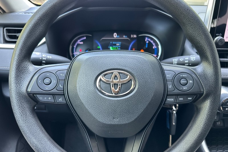 Toyota RAV4 Vehicle Full-screen Gallery Image 35