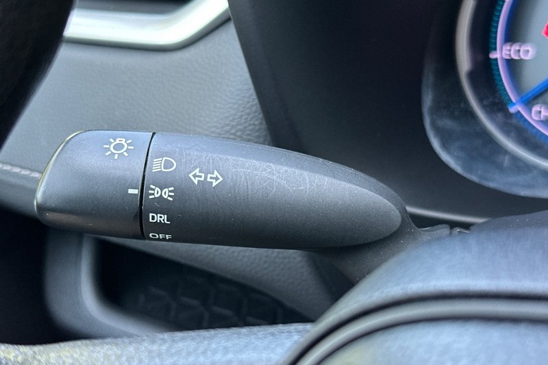 Toyota RAV4 Vehicle Full-screen Gallery Image 37