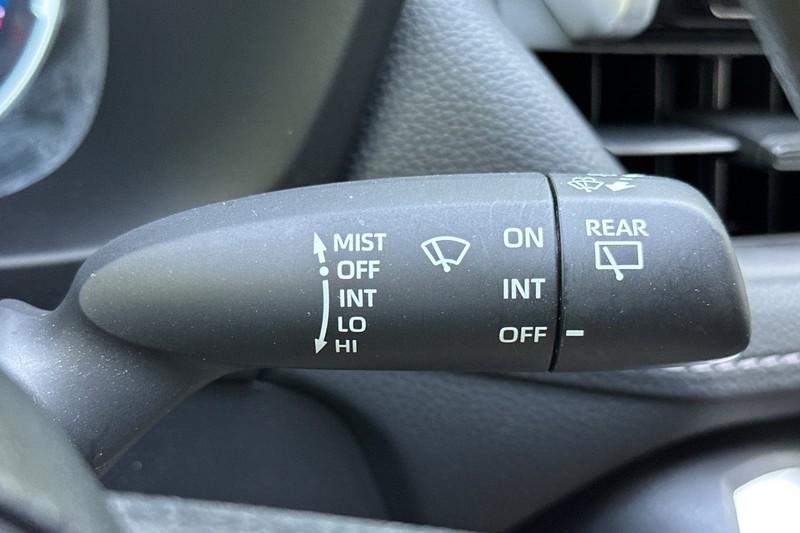 Toyota RAV4 Vehicle Full-screen Gallery Image 39