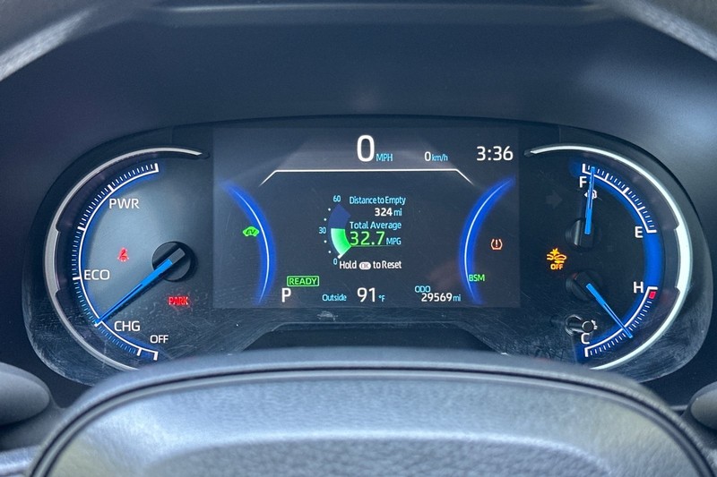 Toyota RAV4 Vehicle Full-screen Gallery Image 40