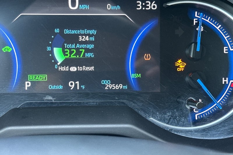Toyota RAV4 Vehicle Full-screen Gallery Image 41