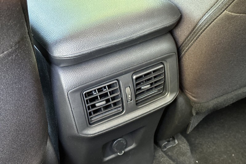 Toyota RAV4 Vehicle Full-screen Gallery Image 43