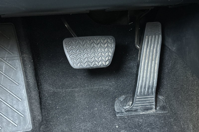 Toyota RAV4 Vehicle Full-screen Gallery Image 44