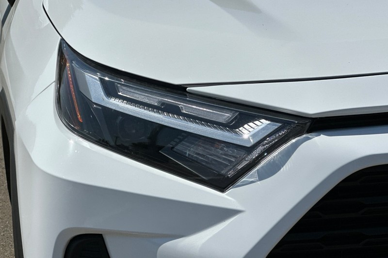 Toyota RAV4 Vehicle Full-screen Gallery Image 46