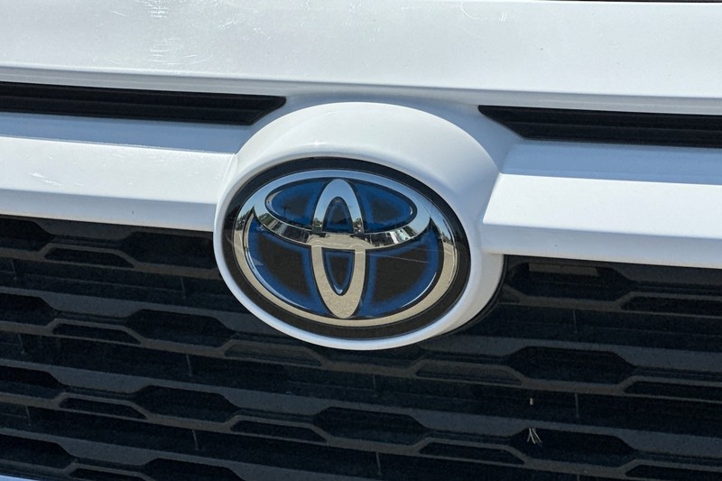 Toyota RAV4 Vehicle Full-screen Gallery Image 47