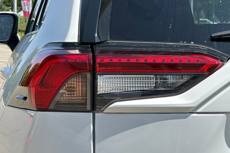 Toyota RAV4 Vehicle Full-screen Gallery Image 48