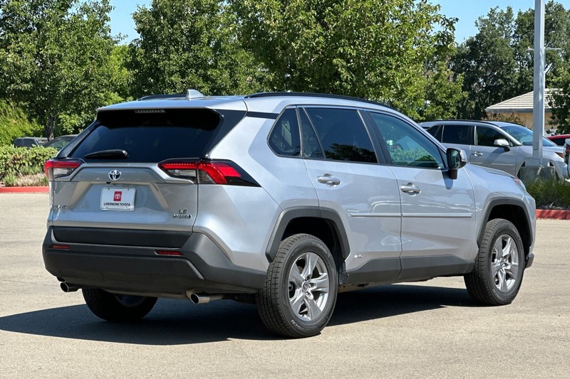 Toyota RAV4 Vehicle Full-screen Gallery Image 04