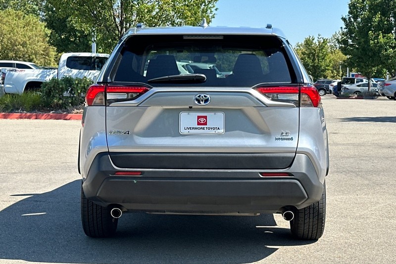 Toyota RAV4 Vehicle Full-screen Gallery Image 05