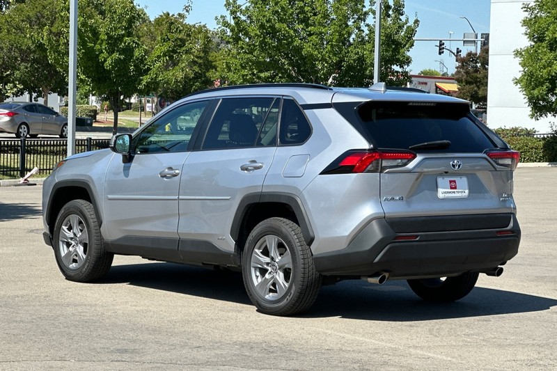 Toyota RAV4 Vehicle Full-screen Gallery Image 06