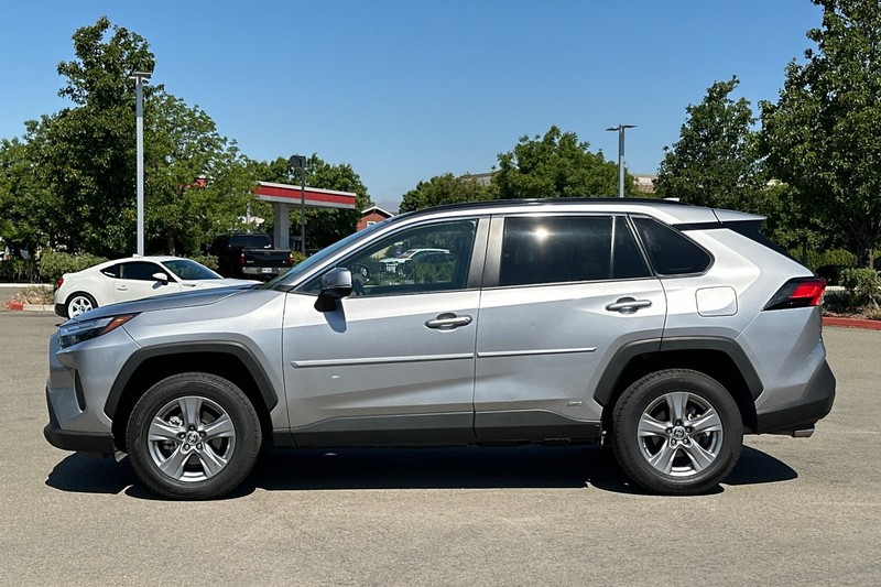 Toyota RAV4 Vehicle Full-screen Gallery Image 07