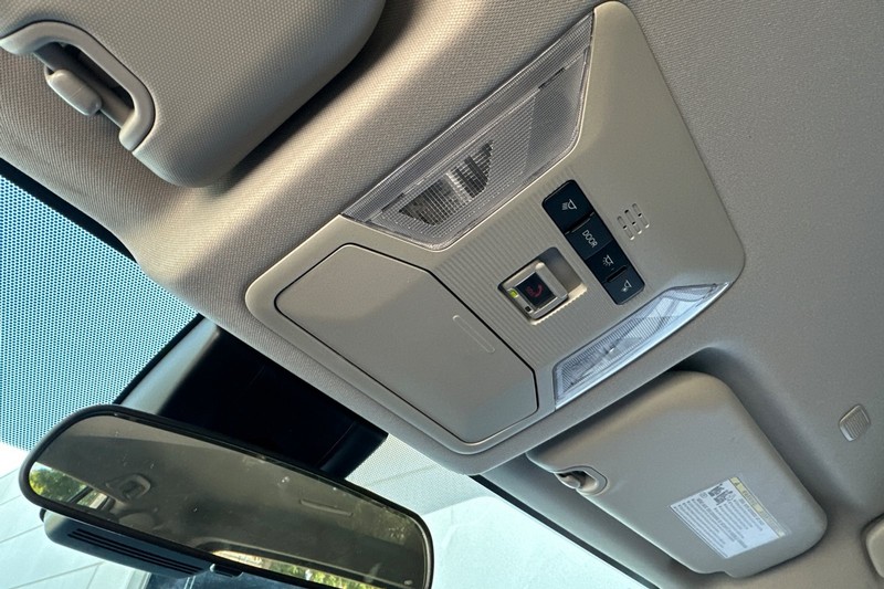 Toyota RAV4 Vehicle Full-screen Gallery Image 24