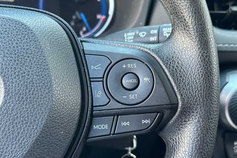 Toyota RAV4 Vehicle Full-screen Gallery Image 37