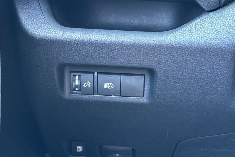 Toyota RAV4 Vehicle Full-screen Gallery Image 41