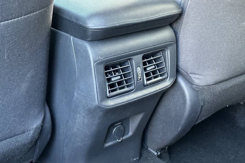 Toyota RAV4 Vehicle Full-screen Gallery Image 42