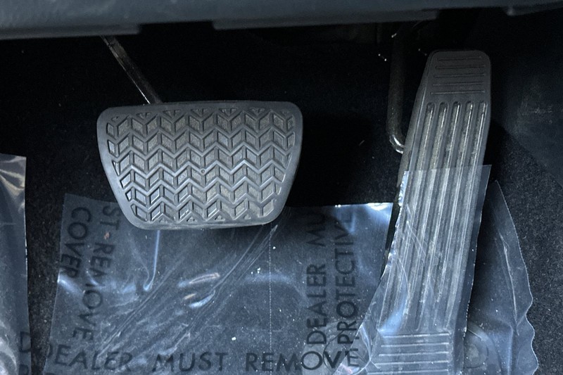 Toyota RAV4 Vehicle Full-screen Gallery Image 43