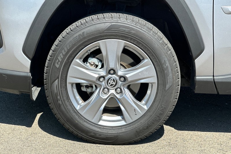 Toyota RAV4 Vehicle Full-screen Gallery Image 44