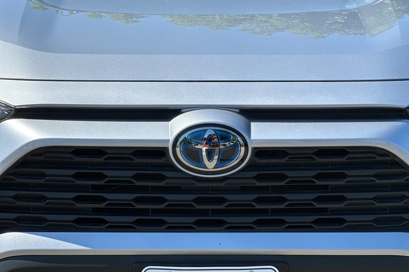 Toyota RAV4 Vehicle Full-screen Gallery Image 46